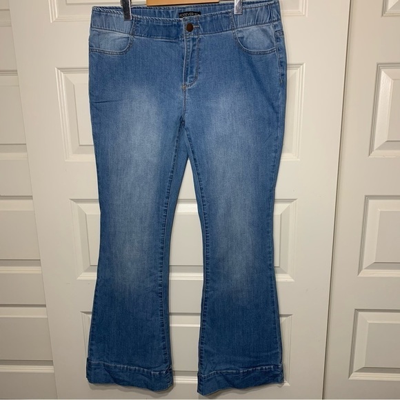 Retro Flare Leg Jeans Mid Rise Sz 12 Boho Light Blue Stretch Denim - Picture 8 of 9